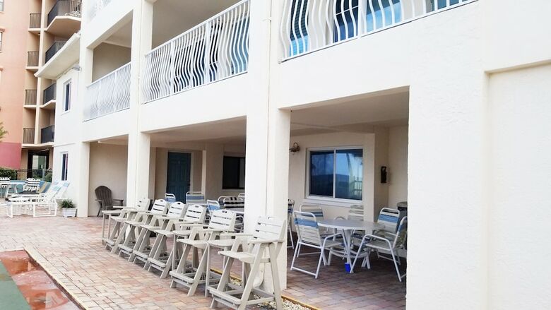 Hotel Redington Surf Resort