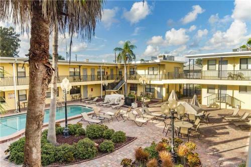 Royal Orleans 103, Studio, Heated Pool, Wifi, Sleeps 2