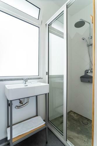 Albergue Madeira Surf Camp