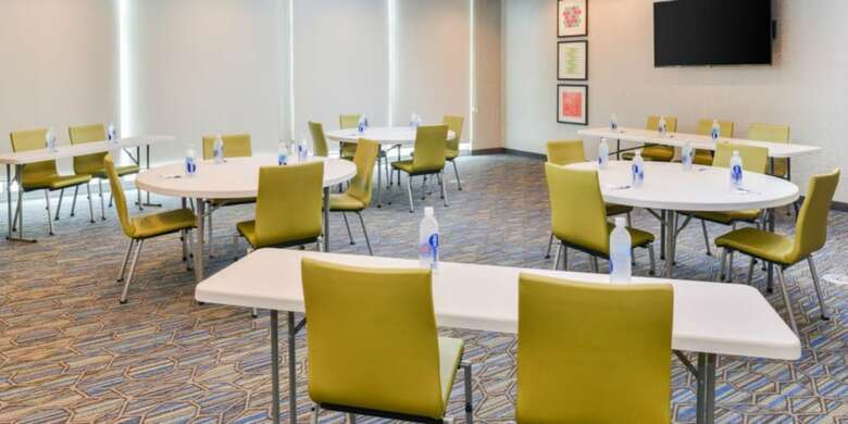 Hotel Holiday Inn Express - Alliance