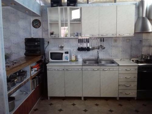 Hostal Guesthouse Aza&karlen