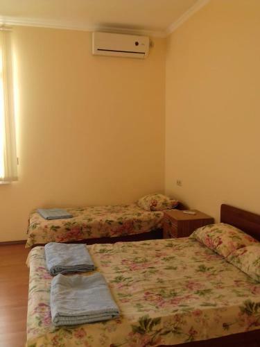 Hostal Guesthouse Aza&karlen