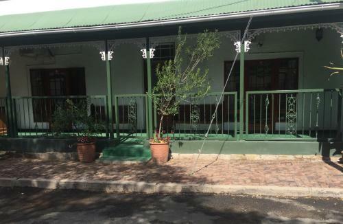 Hostal Horse And Mill Guesthouse