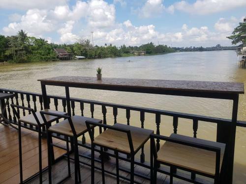 Baan Rim Nam River Side Bnb&hostel