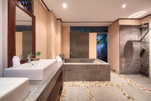 Lipa Talay Neung - 3 Bedroom Beach Side Villa