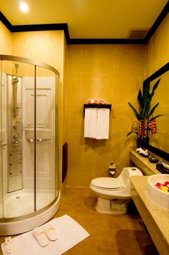 Hotel Kanok Buri Resort And Spa