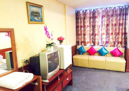 Hotel Navanakorn Golden View