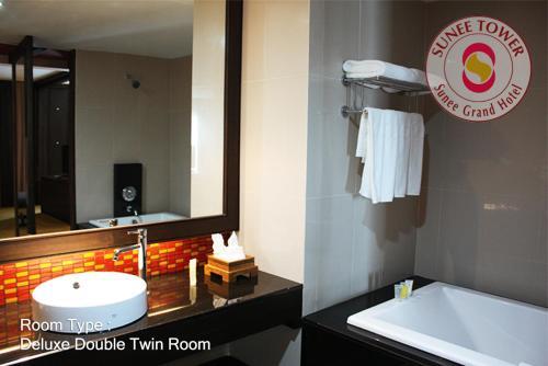 Sunee Grand Hotel And Convention Center