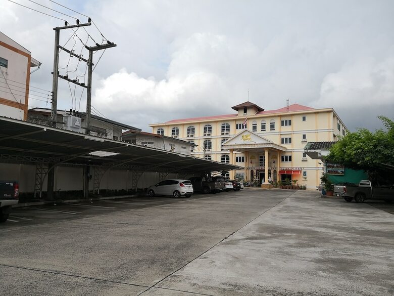 Phadaeng Hotel