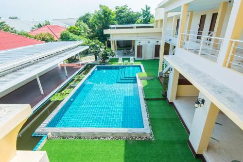 Hotel Baan Talay See Cream Resort