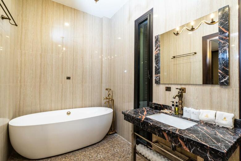 Hotel Khum Damnoen Resort