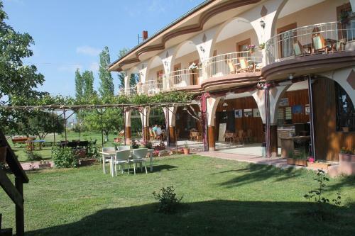 Hostal Sultan Pansion Bird Paradise