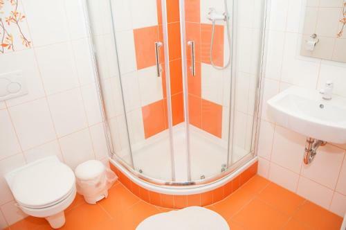 Hostal Restaurace A Penzion Zd?n� Bouda