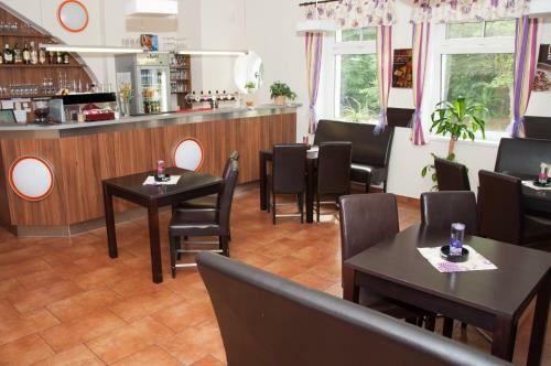 Hostal Restaurace A Penzion Zd?n� Bouda
