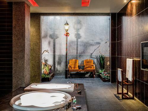 Qin Hai Motel