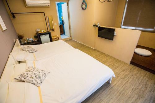 Leaf Hostel