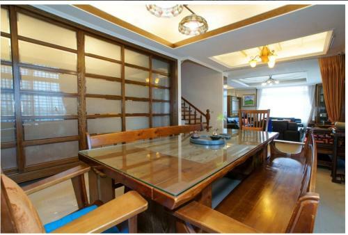 Bed & Breakfast Emaly Homestay