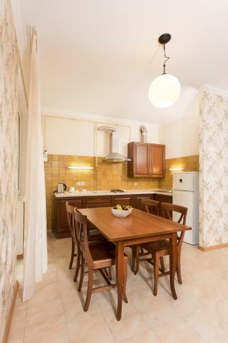 Apartament Hotel By Derenivska Kupil