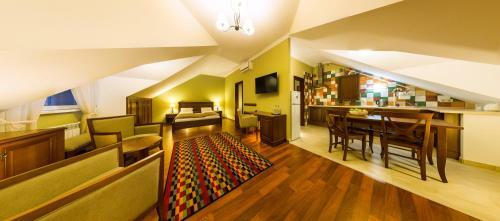 Apartament Hotel By Derenivska Kupil