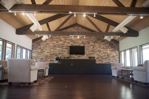 Soledad Canyon Deluxe Cabin 24