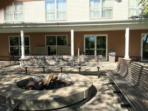 Hotel Norwood Inn And Suites Chaska