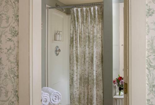 Staveleigh House Bed And Breakfast