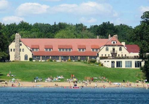 Hotel Potawatomi Inn & Cabins