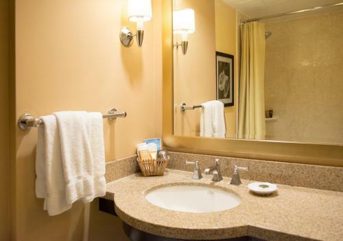 Hotel Pacific Palms Resort And Golf Club