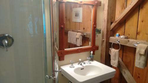 Bed & Breakfast Lodge At Millstone Hill