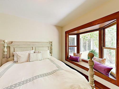 Alexander Valley Estate In The Vineyards Home