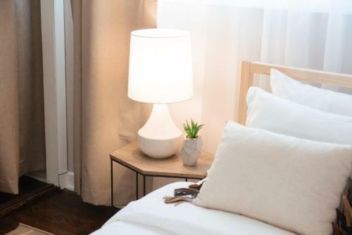 Beautiful Home! 25 Minutes To Downtown Chicago