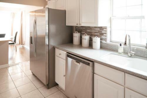 Beautiful Home! 25 Minutes To Downtown Chicago