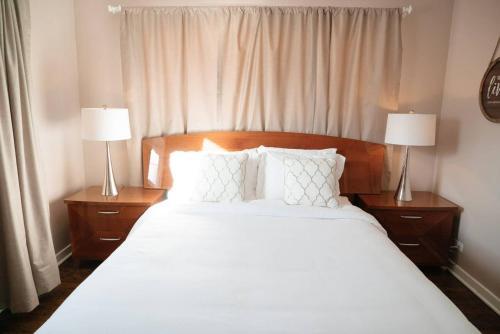 Beautiful Home! 25 Minutes To Downtown Chicago