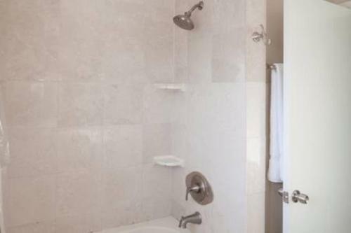 Beautiful Home! 25 Minutes To Downtown Chicago
