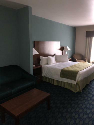Hotel Countryview Inn & Suites