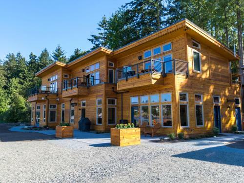Hotel Snug Harbor Resort And Marina