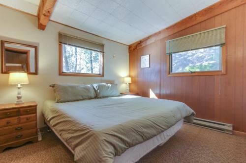 Mica Bay Serenity Cabin