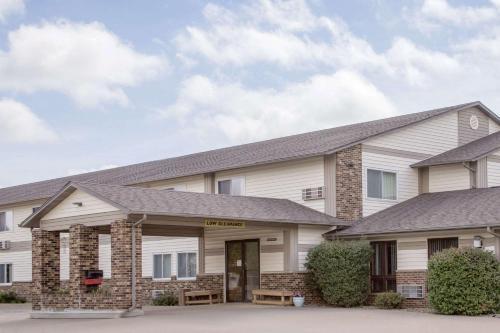 Hotel Super 8 By Wyndham Waverly