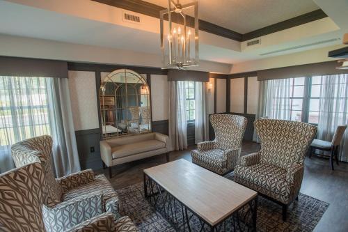 Normandy Farm Hotel & Conference Center