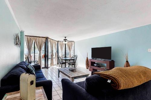Royale Retreat (#9034-9035)