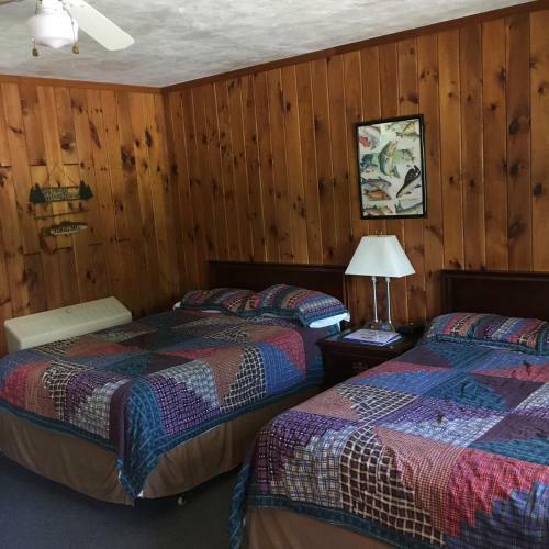 Motel The Forest Lodge And Campground