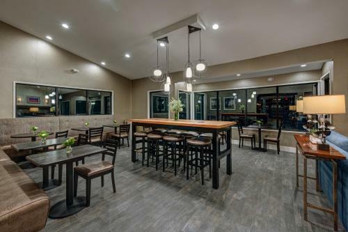 The Garrison Hotel & Suites Dover-durham, Ascend Hotel Collection