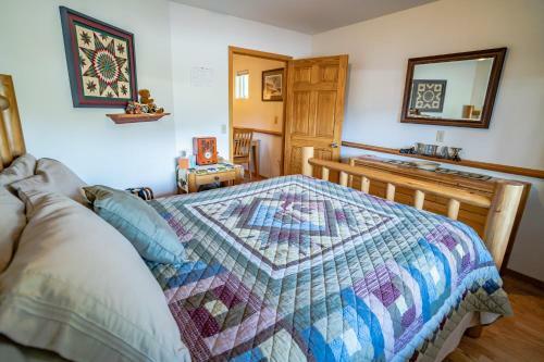 Bears Den B&B And Lodging