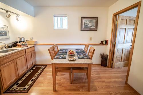 Bears Den B&B And Lodging