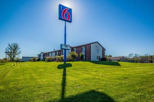 Hotel Motel 6 Saukville