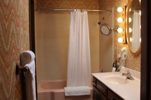 Motel Basswood Resort