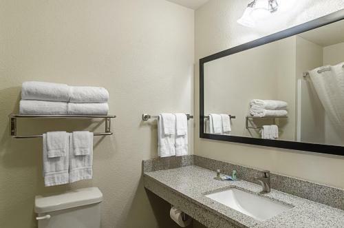 Hotel Cobblestone Inn & Suites - Guernsey