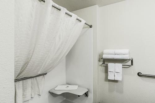 Hotel Cobblestone Inn & Suites - Guernsey