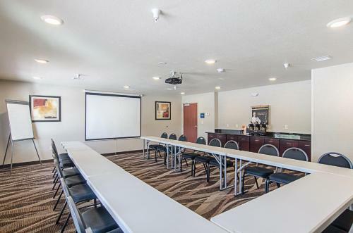 Hotel Cobblestone Inn & Suites - Guernsey