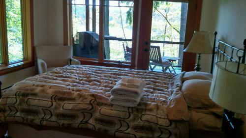 248 - Goss Lake Chalet